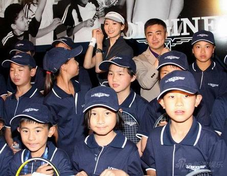 林志玲上海启动网球少年梦想之旅(组图)