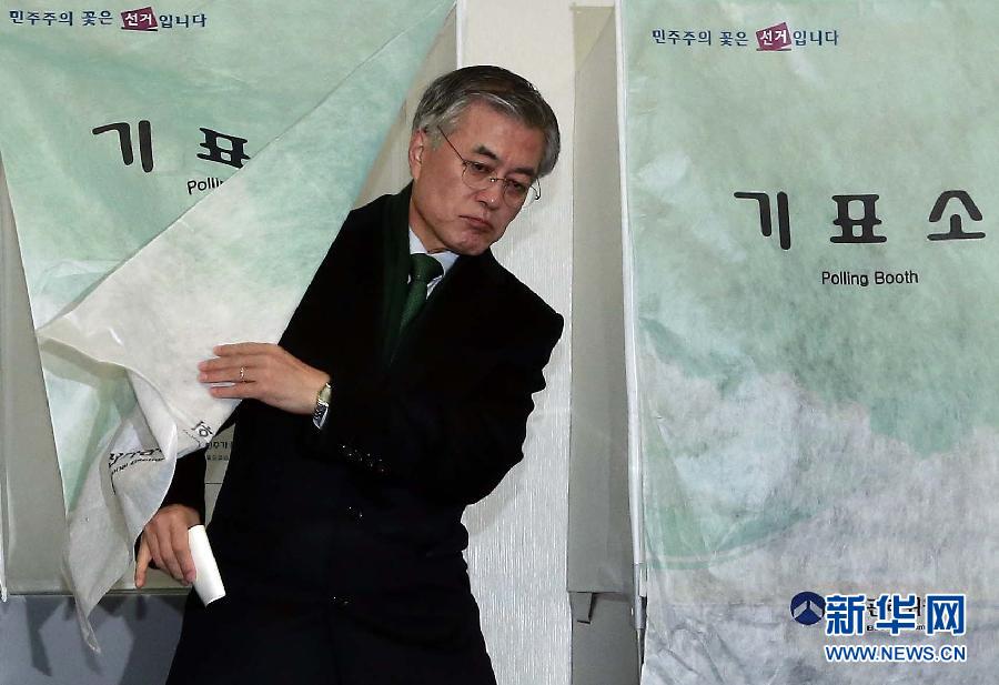 (国际)(2)文在寅参加韩国总统选举投票