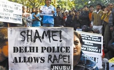 “公交轮奸案”震惊印度全国反思女性安全问题