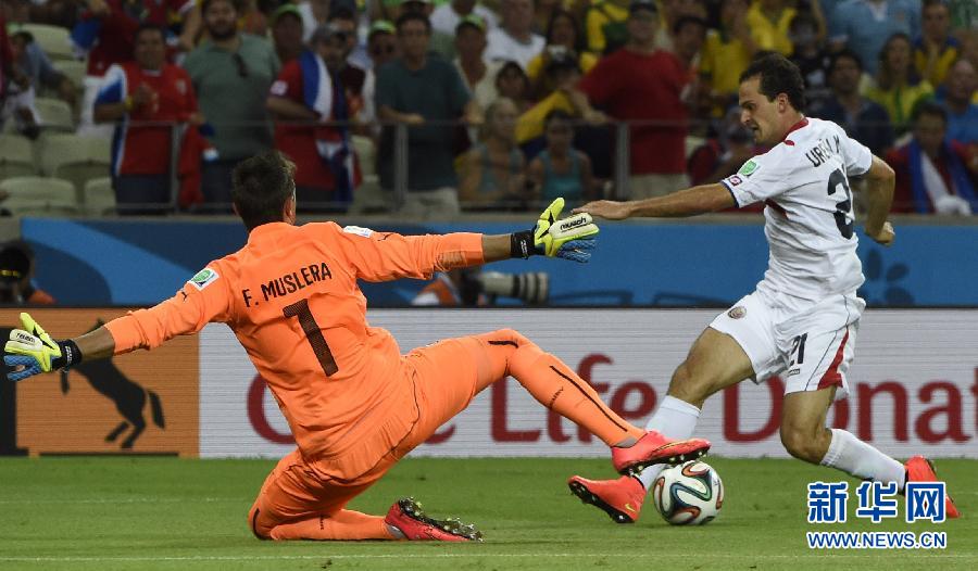 (请以此说明为准)(世界杯)(1)足球——小组赛D组:乌雷尼亚进球连续瞬间