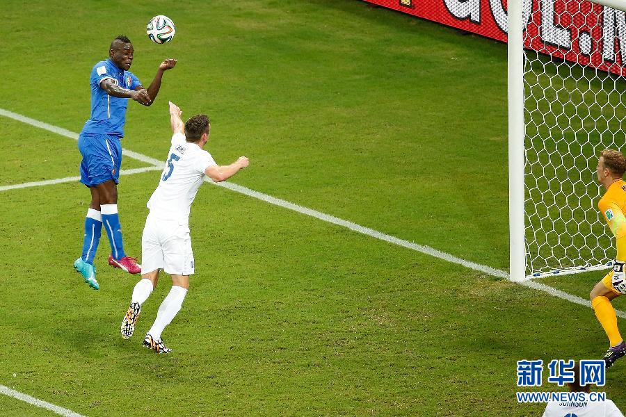 (世界杯·名人相册)(1)足球——小组赛D组:“巴神”进球连续瞬间