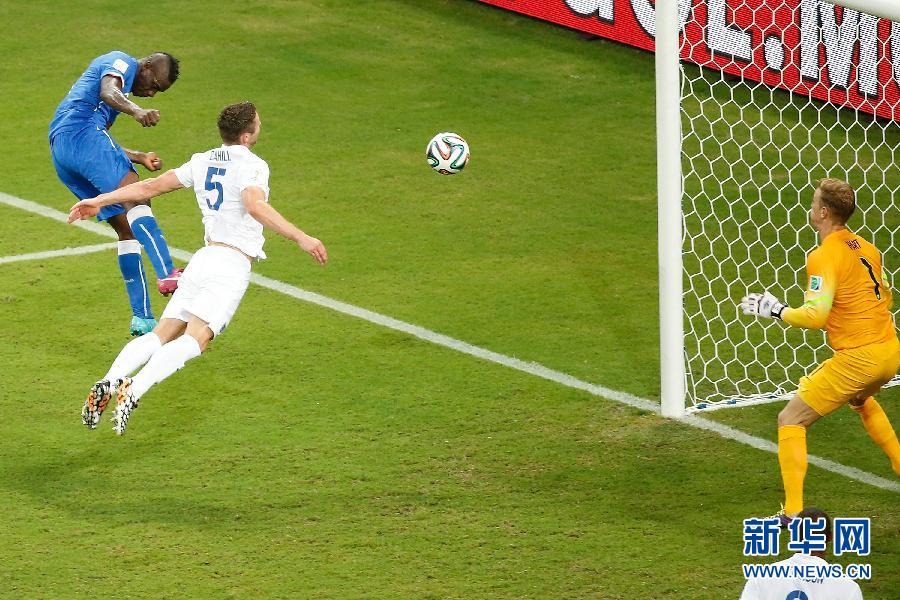 (世界杯·名人相册)(2)足球——小组赛D组:“巴神”进球连续瞬间