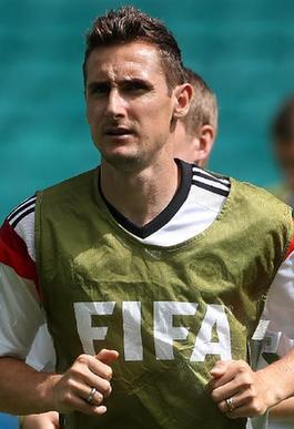 (世界杯)(3)足球——德国队备战首场比赛