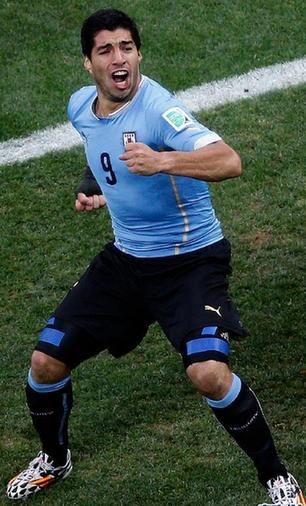 (世界杯·进球时刻)(19)足球——小组赛D组:苏亚雷斯攻入一球