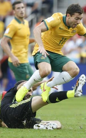 (世界杯)(18)足球——小组赛B组:澳大利亚队对阵西班牙队