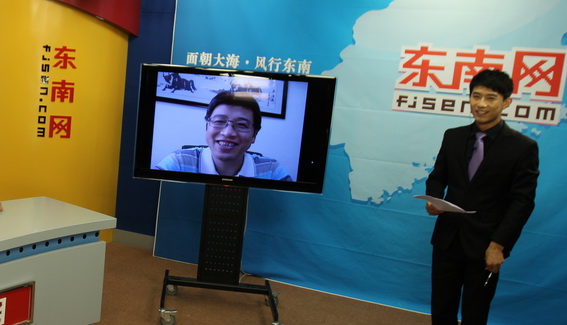 录制现场连线“微博区长”吴胜武