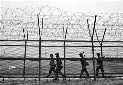 5日，韩国边境城市坡州，韩国士兵在此巡逻，这里距离军事分界线不远。