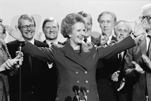 英前首相撒切尔逝世:绝不掉头的“铁娘子”走了