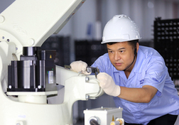 中国梦·大国工匠篇:机电神医刘源：匠人之心 传艺育人