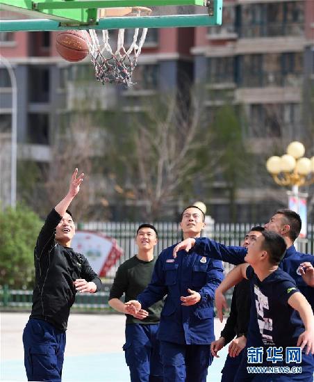 (社会)(7)消防“铁汉”李志亮的百炼青春
