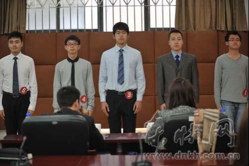 吸引了不少男士前来应聘空少