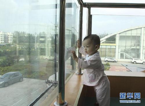 #（图片故事）（7）潍坊九位“护理妈妈”接力呵护疑似艾滋病弃婴