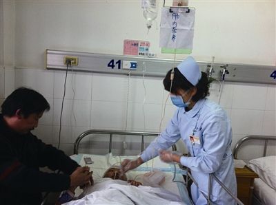15岁女孩遇车祸昏迷27天后奇迹苏醒(图)