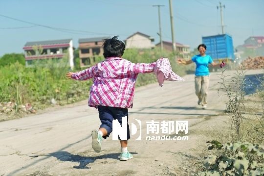 “我们希望回归到正常的轨道中，她还是个小女孩，请大家不要将她捧得太高，这样孩子会飘飘然。”